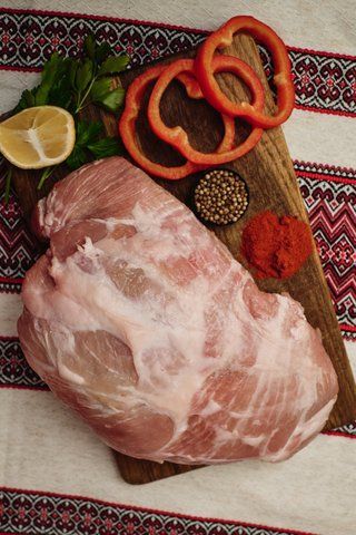 Свинна шинка (трикутник) Свиняча шинка (трикутник) фото